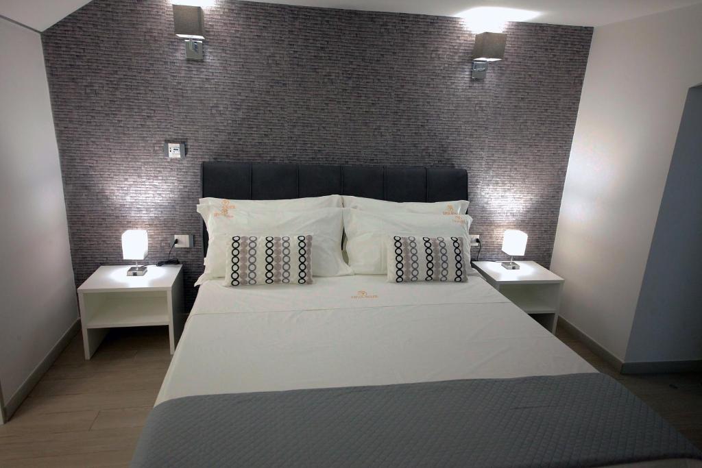 Diva Suite Couple Room 1